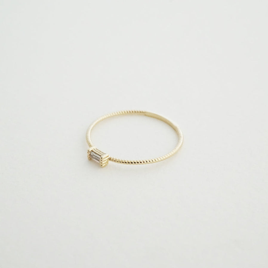 Crystal Baguette Twist Ring | Gold