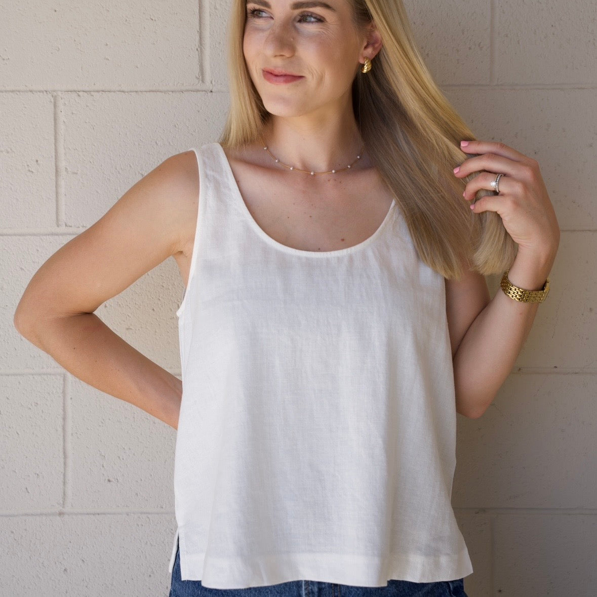 White Round Neck Sleeveless Top