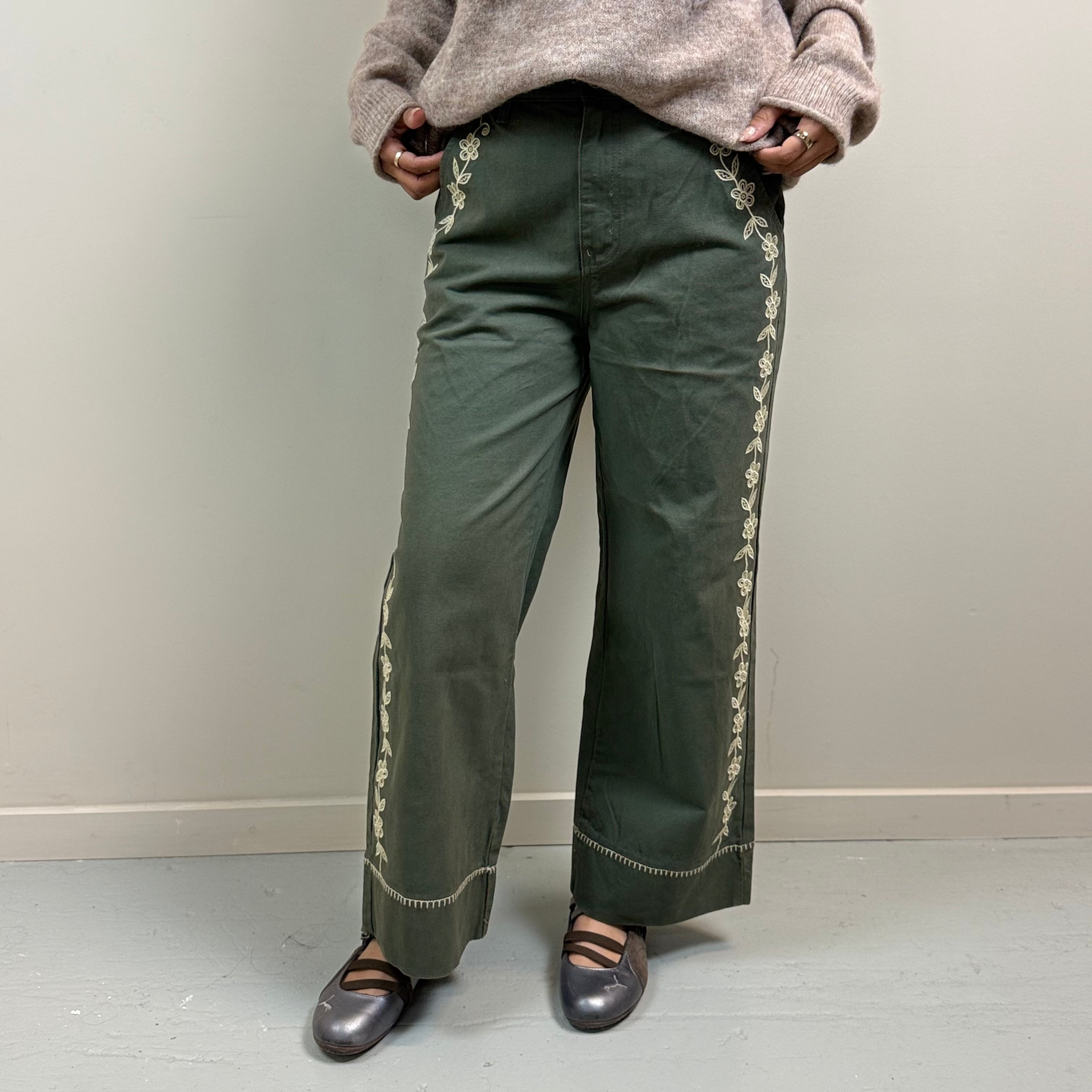 Floral Embroidered Cropped Wide-Leg Pants
