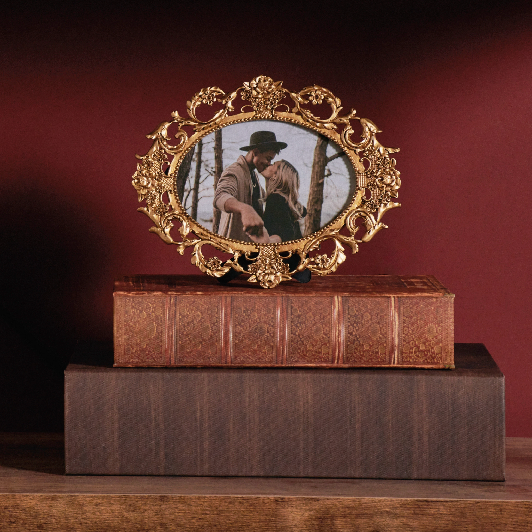 Gold Oval Vintage Frame